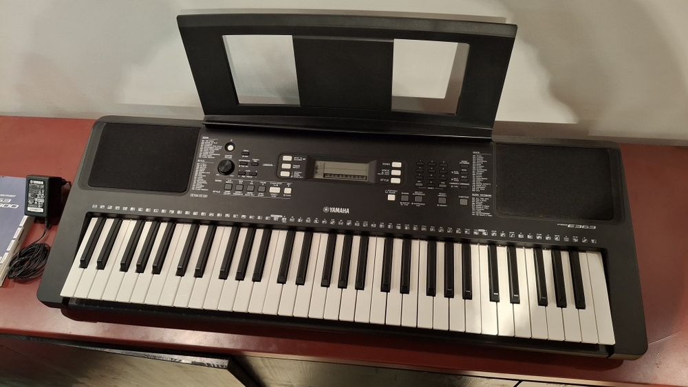 Piano elétrico Yamaha psr E363