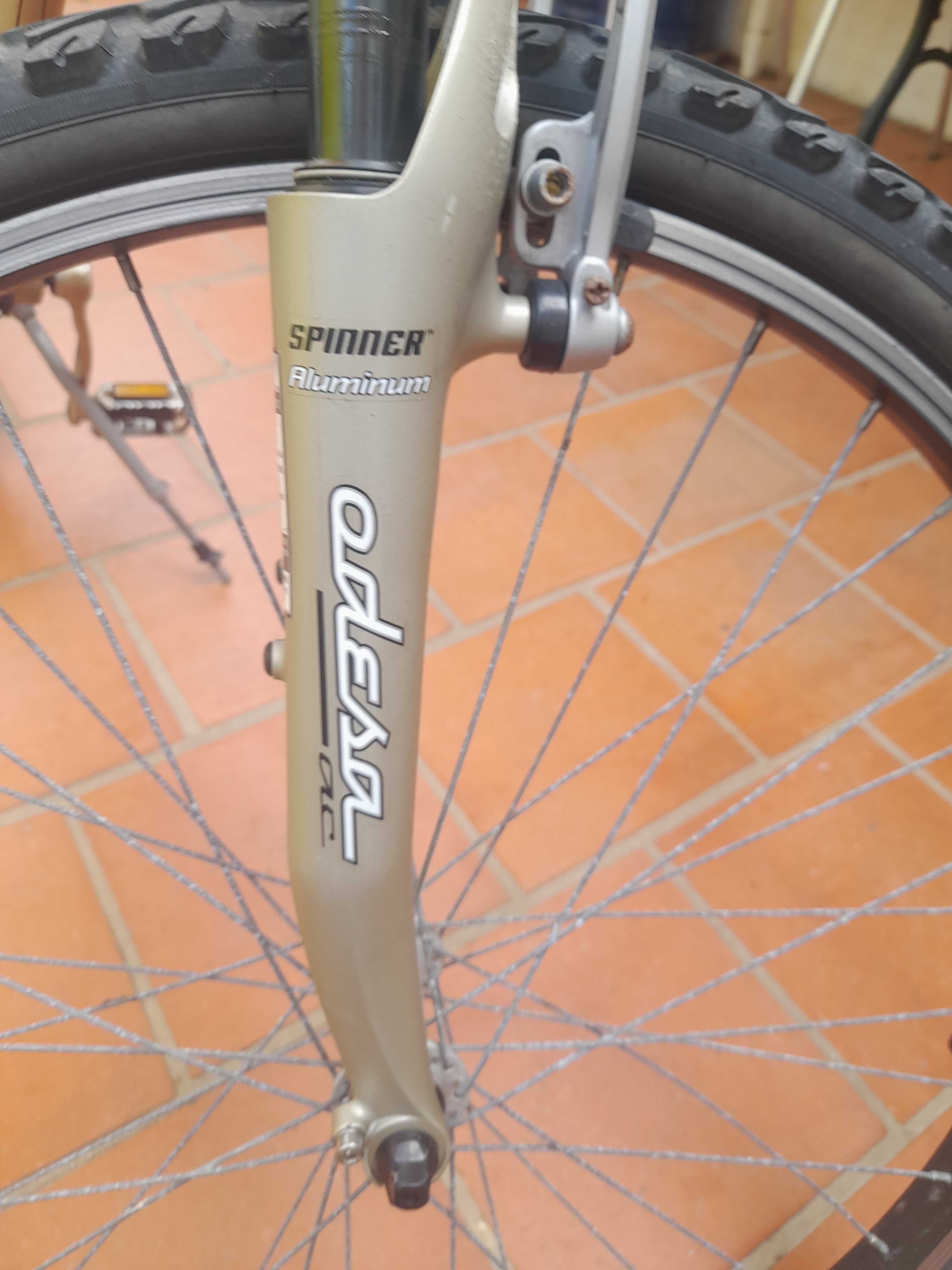 Biciclete  b'twin roda 24 em alumínio