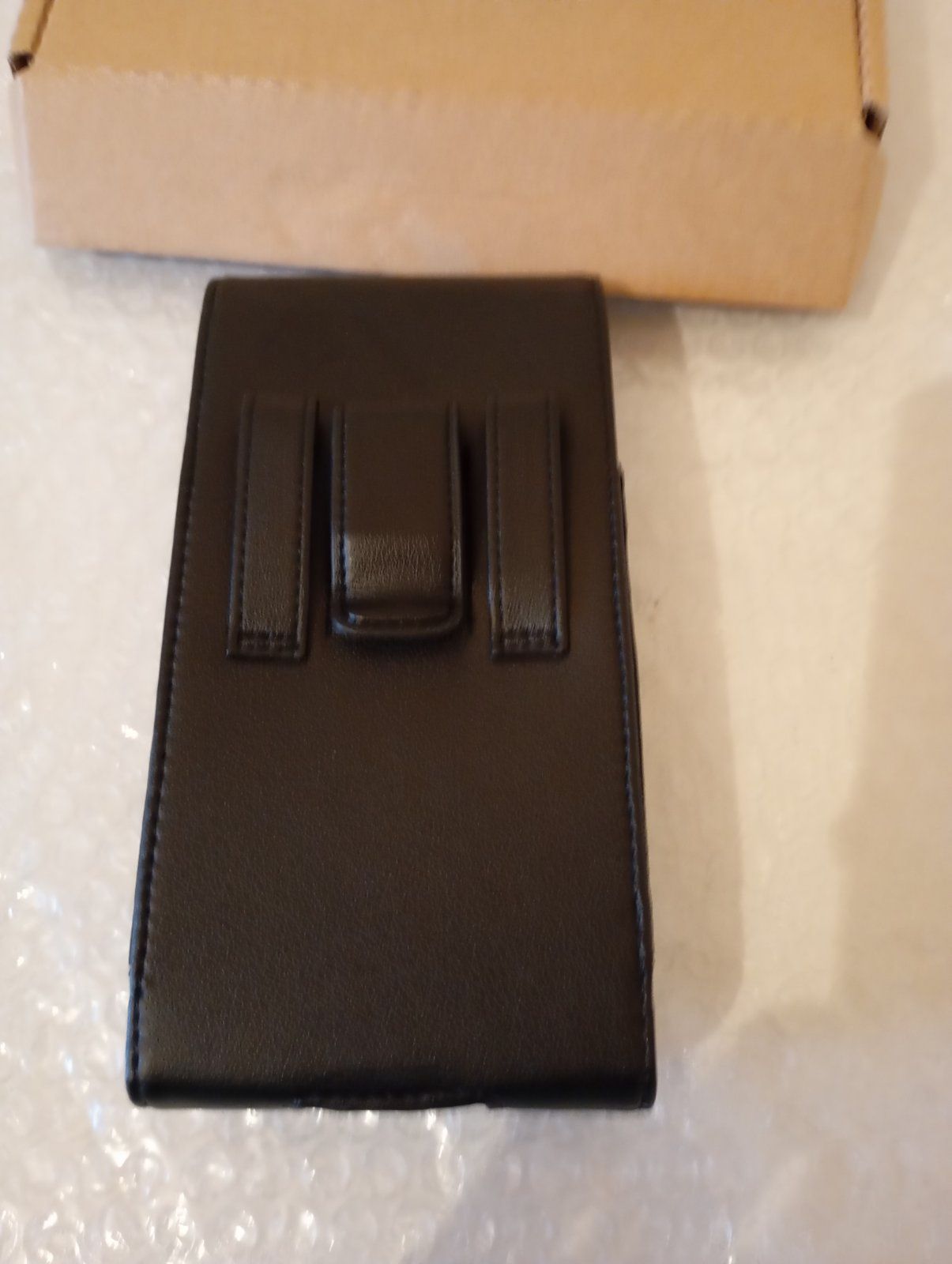 Uniwersalne etui na telefon