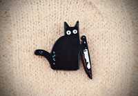 Przypinka pin kot z nożem black cat knife koteł