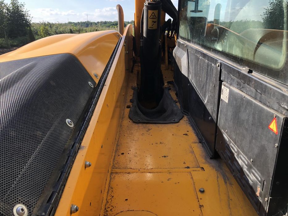 Навантажувач телескопічний JCB