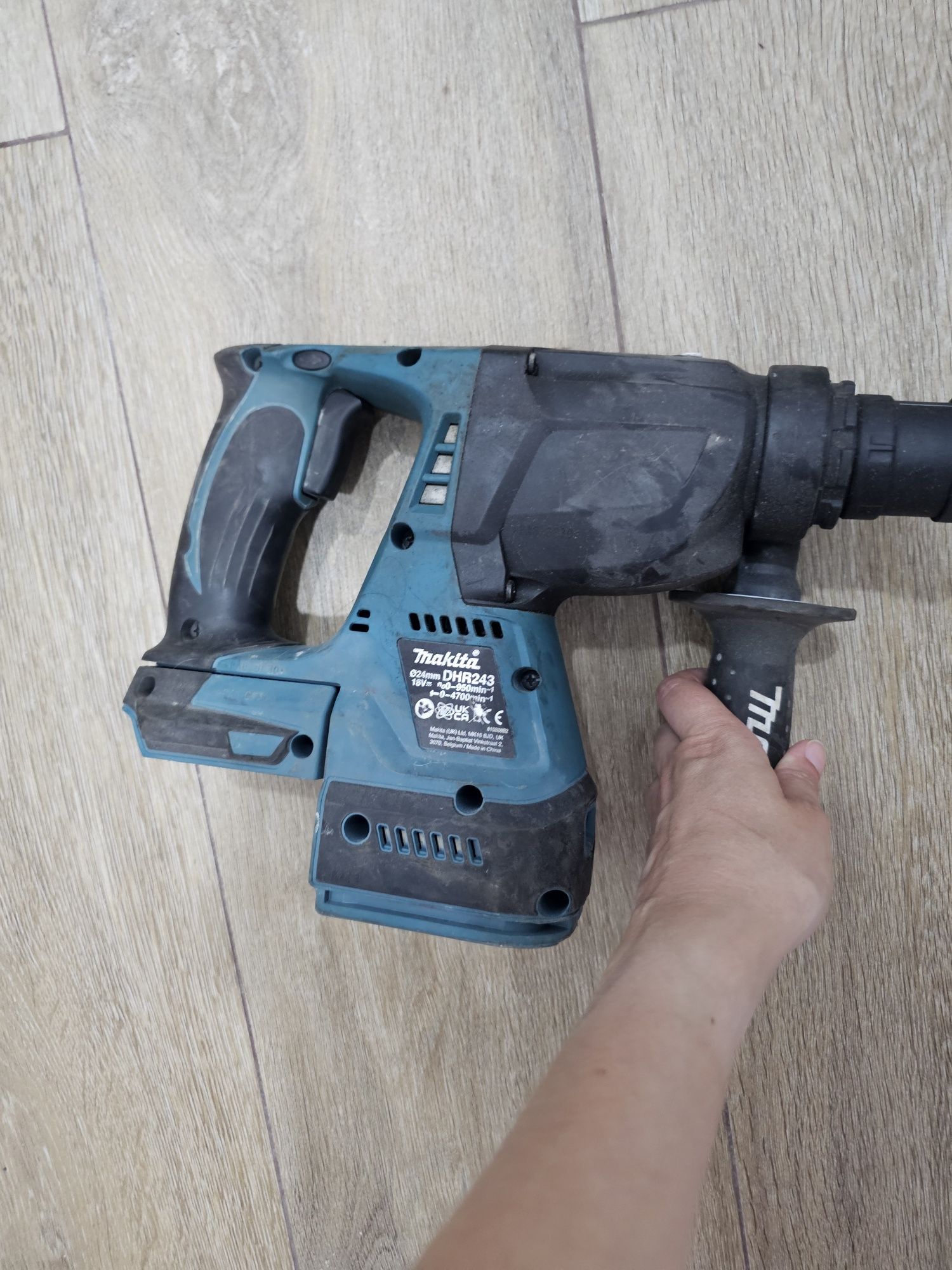 Martelo Perfurador Makita DHR242RTJ SDS Plus 18V
