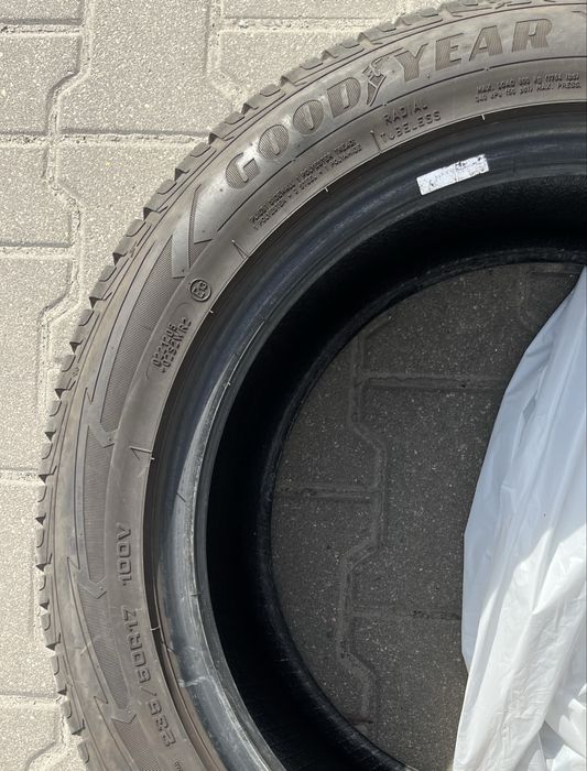 Opony zimowe 235/50R17 100V Goodyear - komplet x4