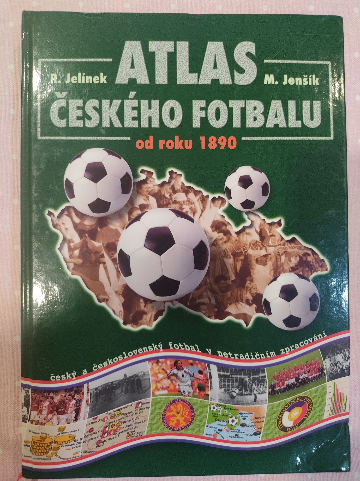 Livro checo Atlas Českého Fotbalu de 1890 a 2005