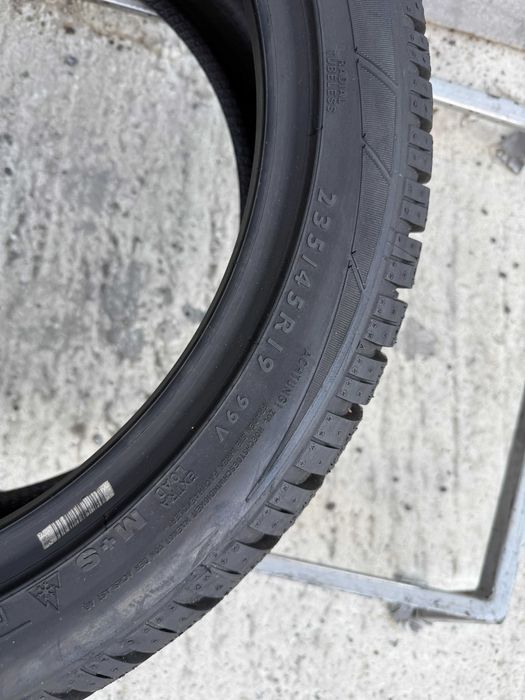 Резина зима НОВА Dunlop 235/45 R19 3D AO