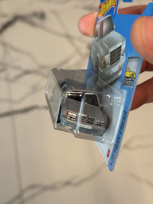 Hot Wheels Mercedes 500 E srebrny unikat 2021 AMG 500E ideał E500 W124