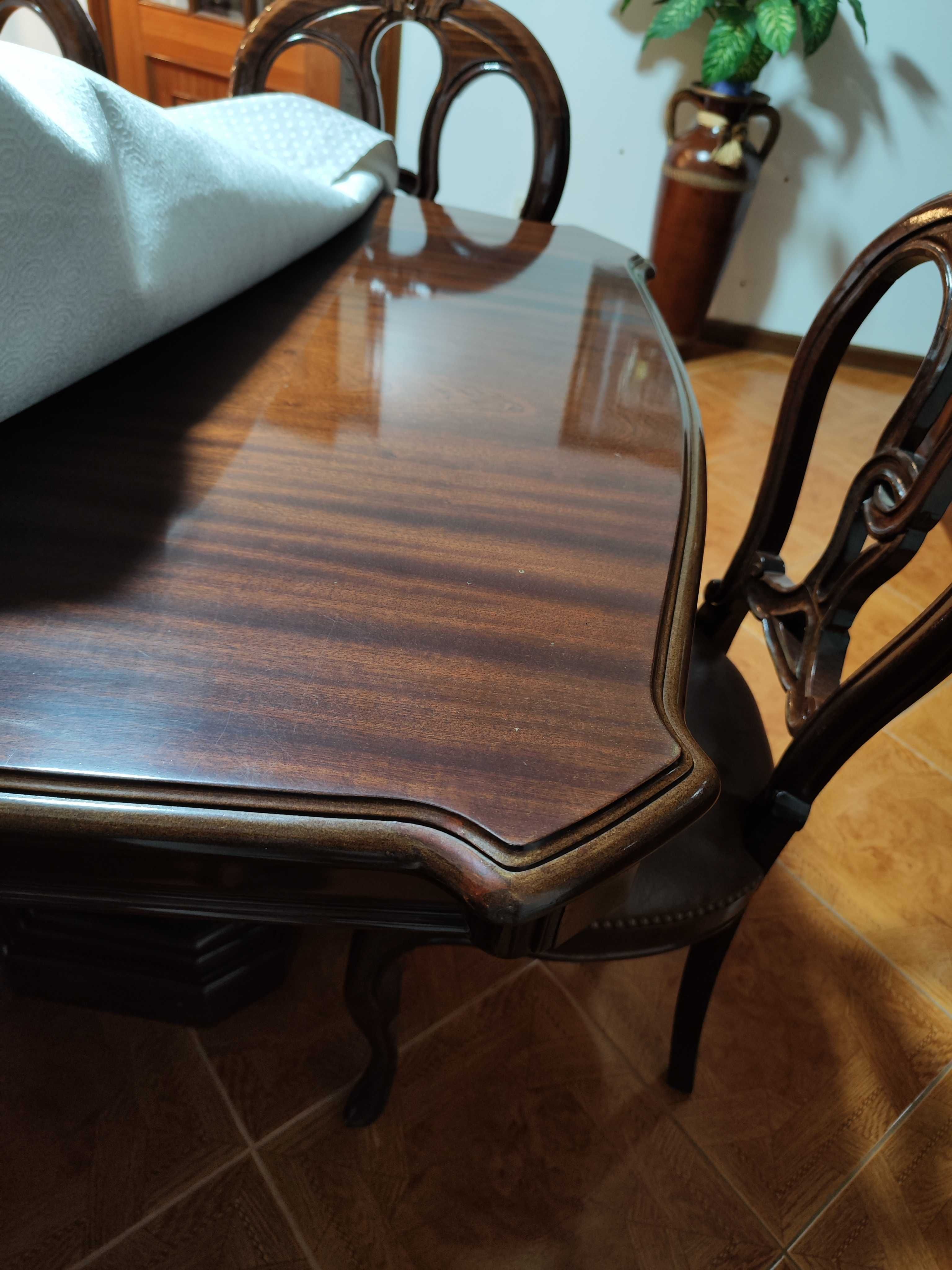 Mesa de sala de jantar