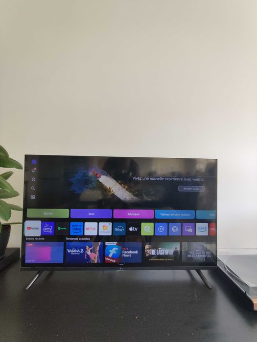 Smart tv LG 103cm 10/10 condition