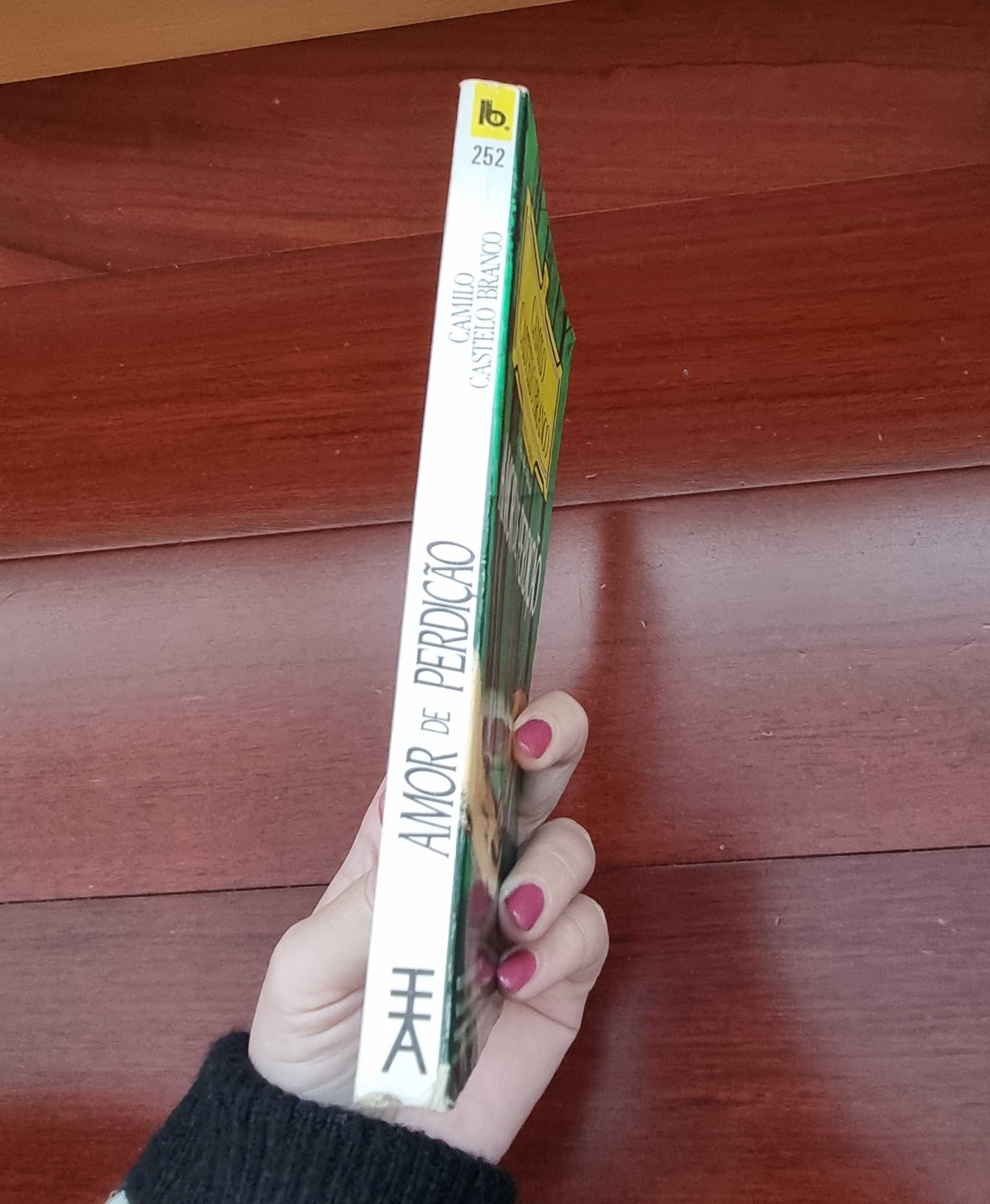 Livro "Amor de Perdição" de Camilo Castelo Branco