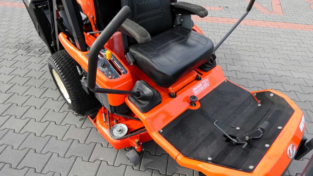 Traktor kosiarka KUBOTA GZD21 Wysoki Wysyp Zero Skręt (030601.5) Baras