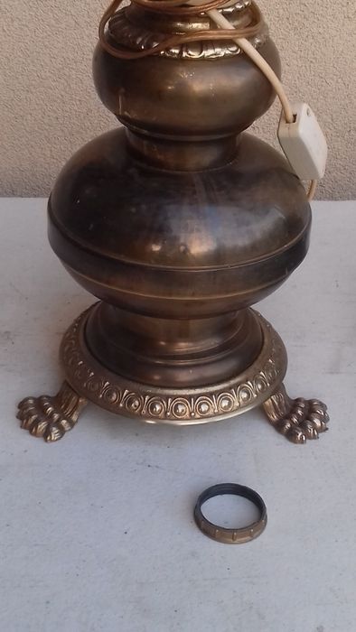 Piękna lampka elektryczna-zabytek-na lwich łapach