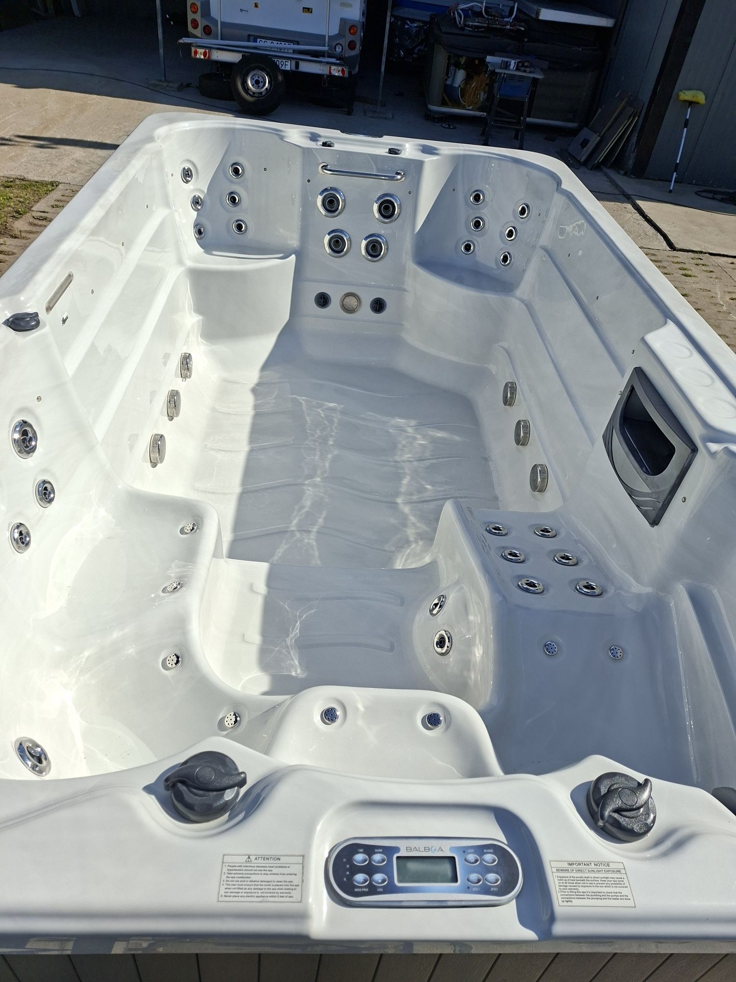 Jacuzzi swim spa