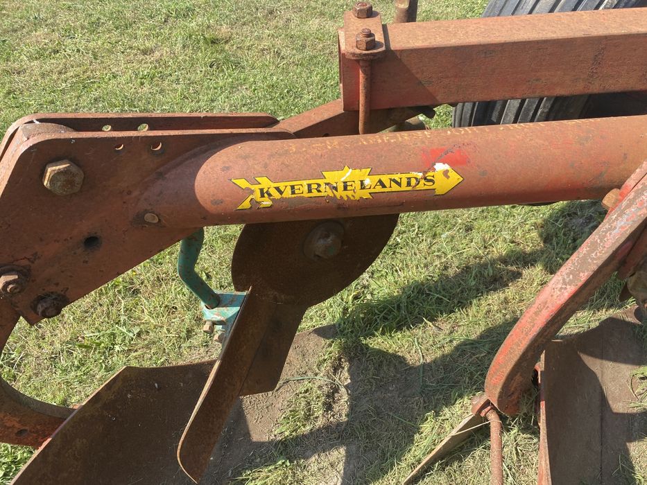 Плуг 4+1 Kverneland , Lemken