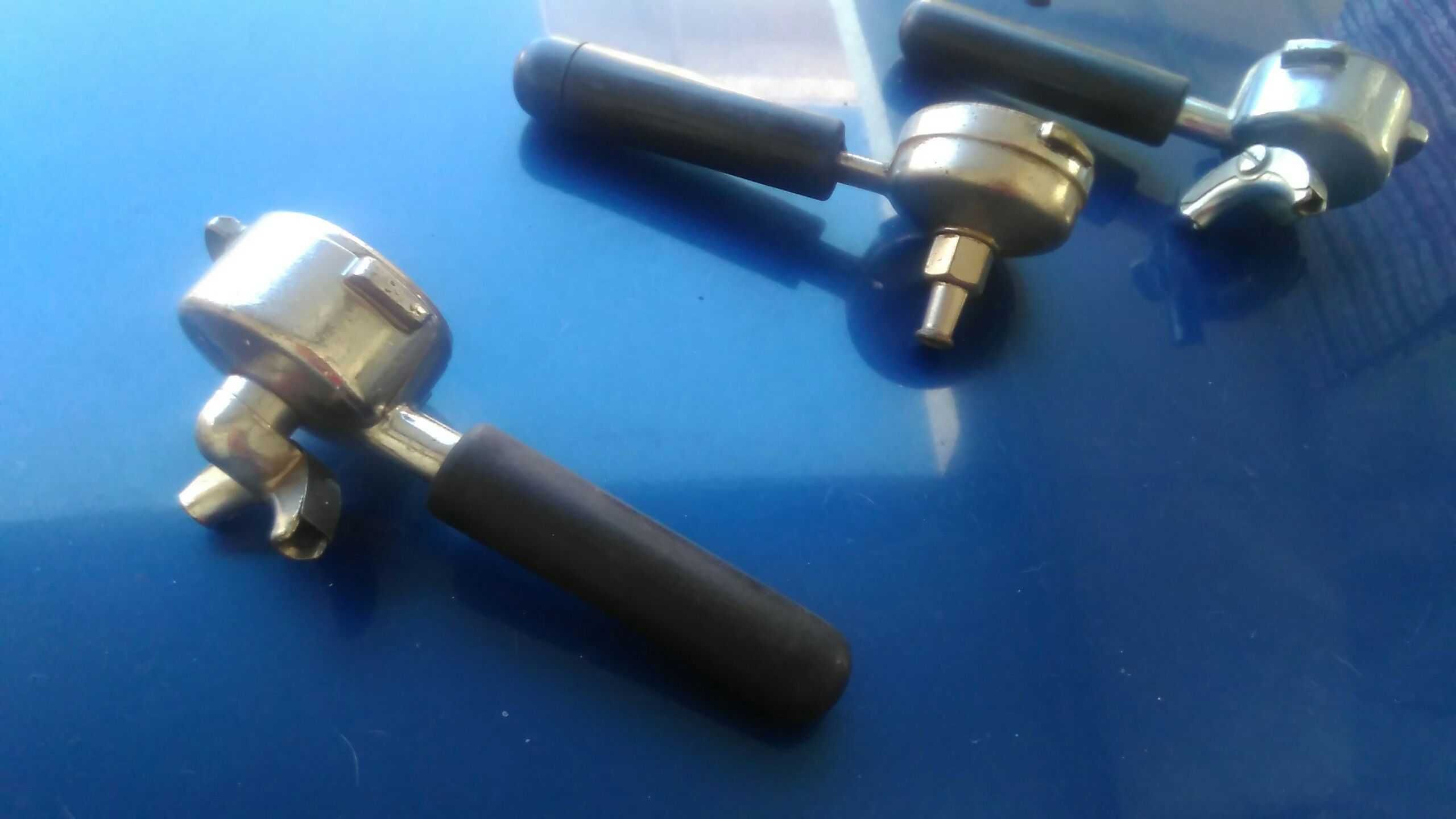 3 manípulos da máquina de café em estado razoável