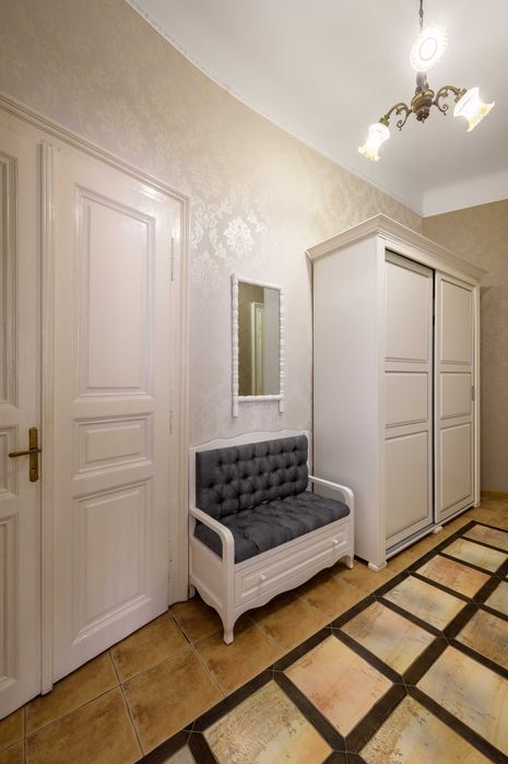 Оренда просторої 2к в історичному центрі.