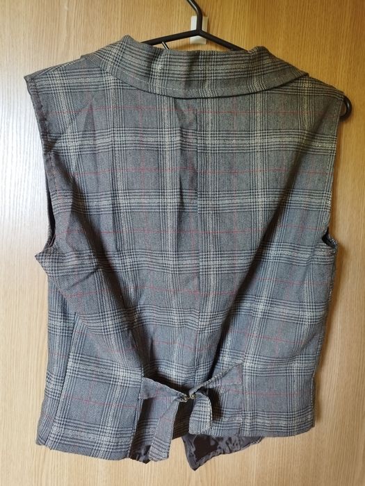 Kamizelka w kratkę