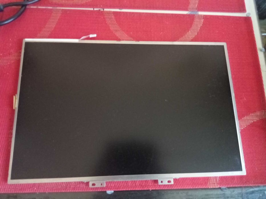 Набор запчастей к ноутбукам - матрицы, клавы