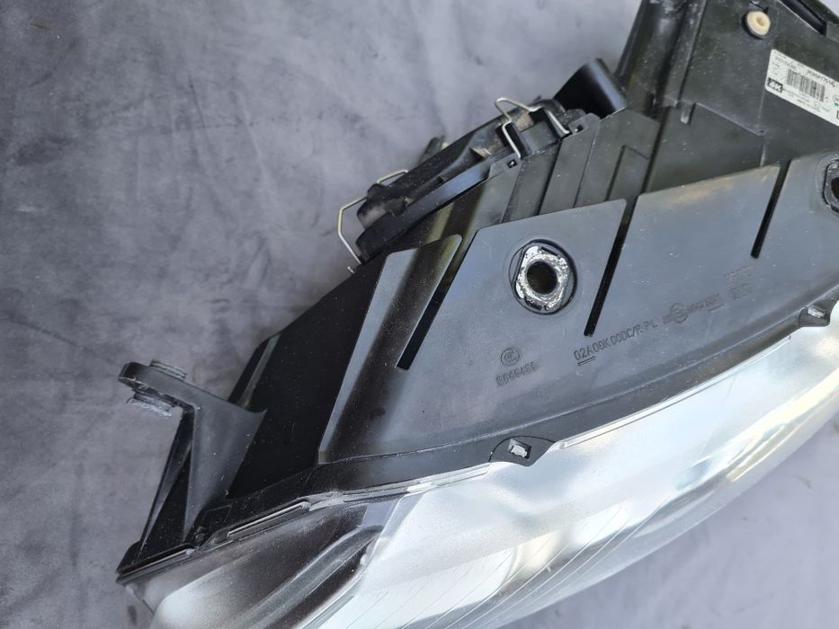Lampa.Przednia Lewa BI Xenon Skretny VW Passat b6