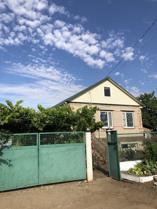 Продам 2-ух этажный дом со всеми удобствами