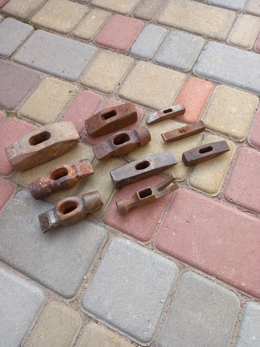 Кирки, и Разные молотки.