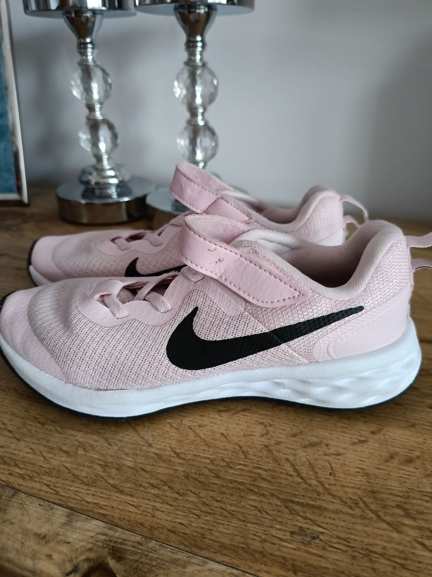 Buty Nike 32 pudrowy róż na rzep