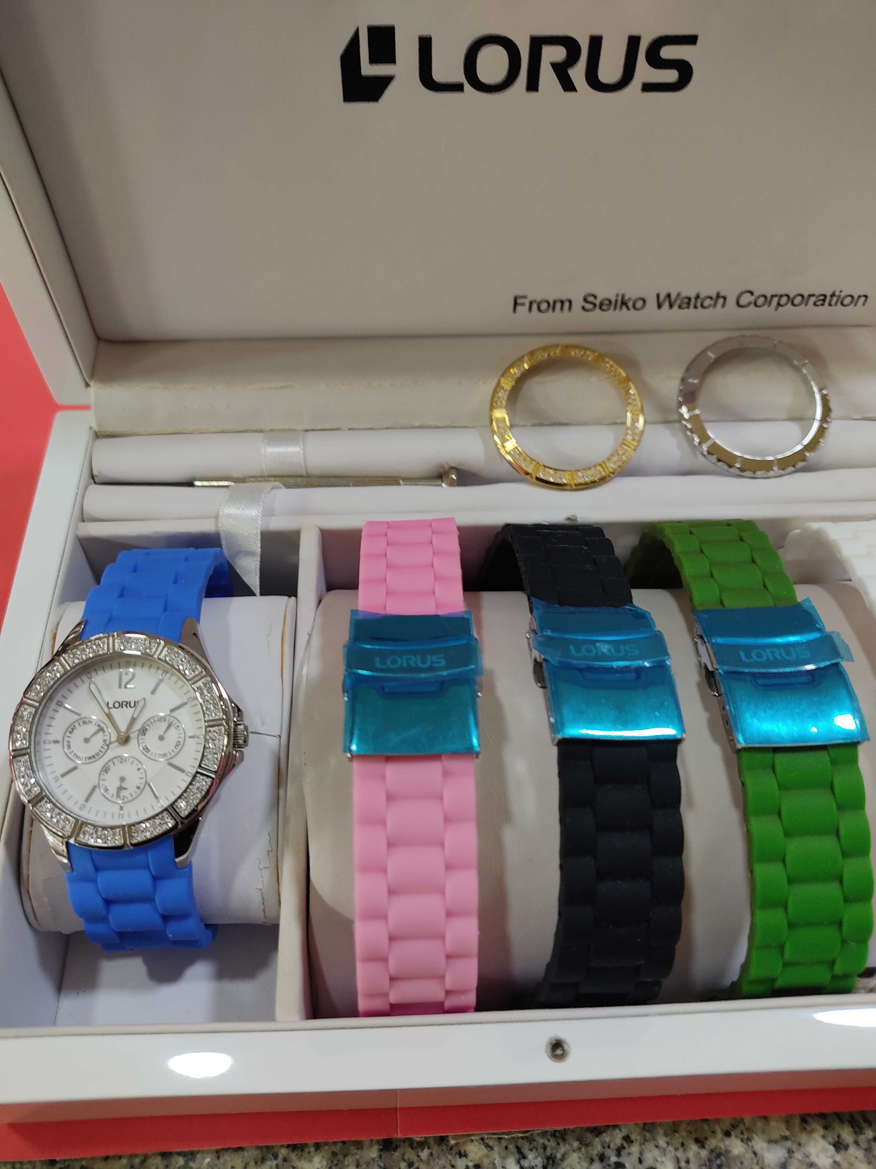 Relógio Lorus com 5 braceletes e 3 aros