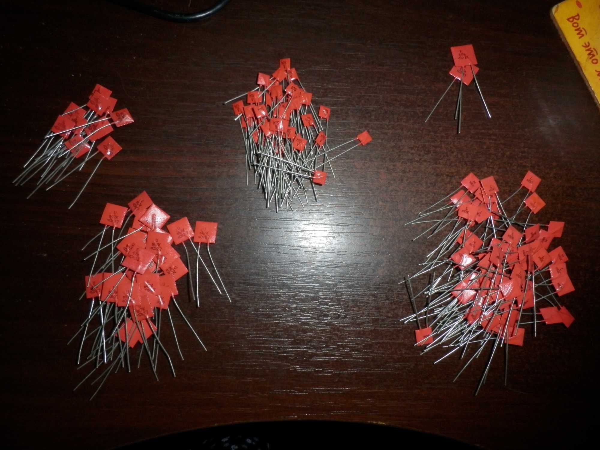 конденсаторы красные флажки,транзисторы