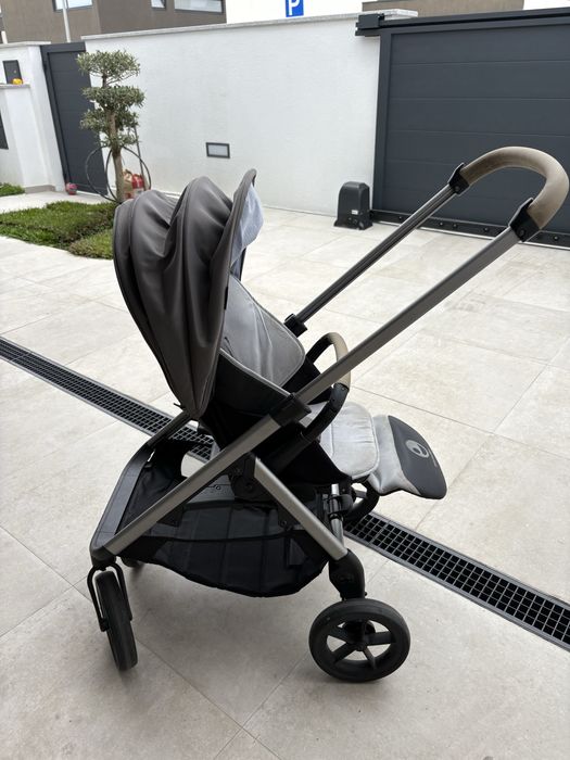 Carrinho bebé + capa chuva
