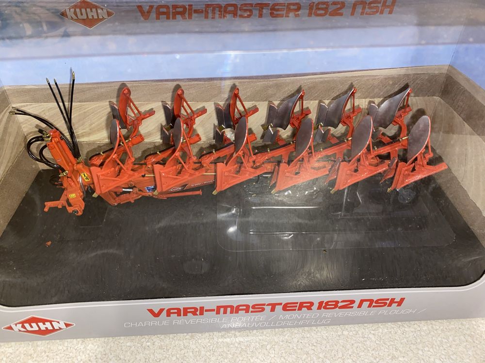 Wiking, Siku, Universal Hobbies Pług Kuhn 1:32