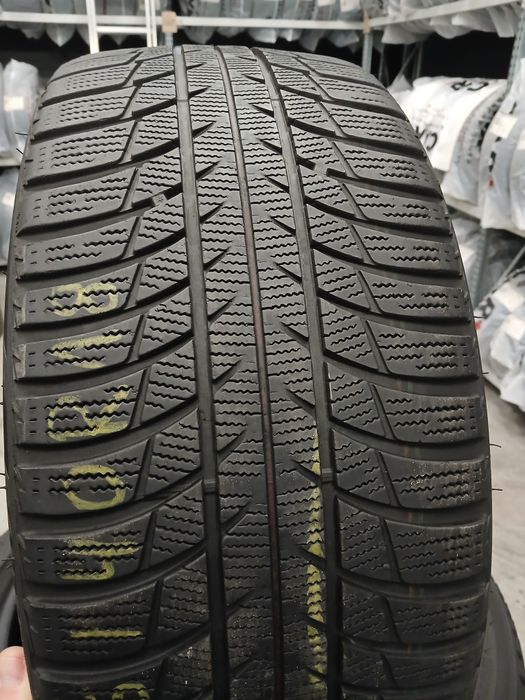 Зимові Шини БВ 225/40 R18 - BRIDGESTONE - Blizzak LM-001  Склад