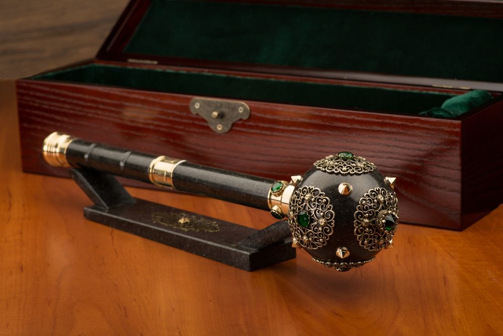 Булави ручної роботи.