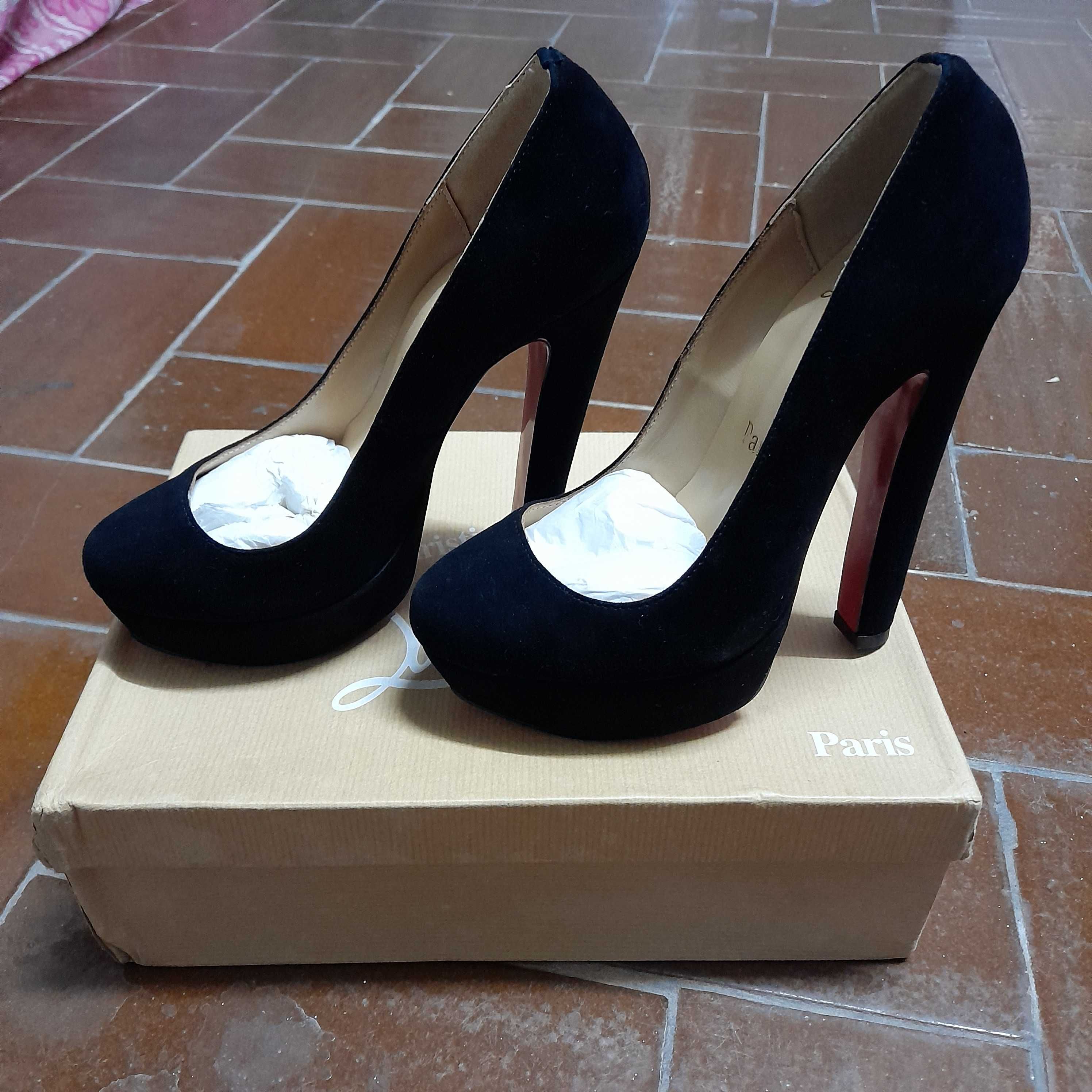 Sapatos christian louboutin n°36