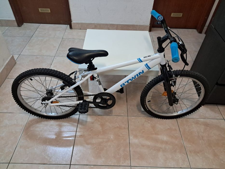 Bicicleta B-twin 20' para crianças entre 6 e 9 anos