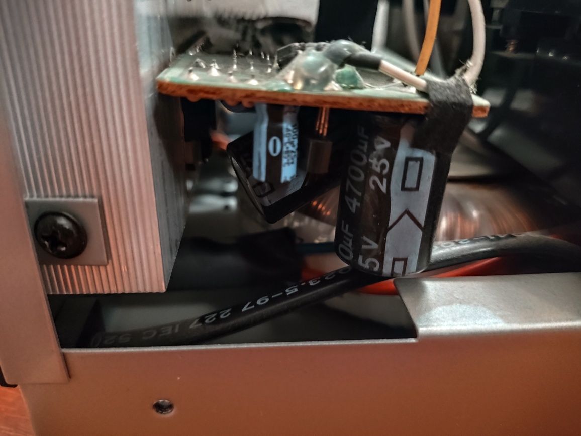 Усилитель звука Goldyip VCD-355R на запчасти. Мощный трансформатор.