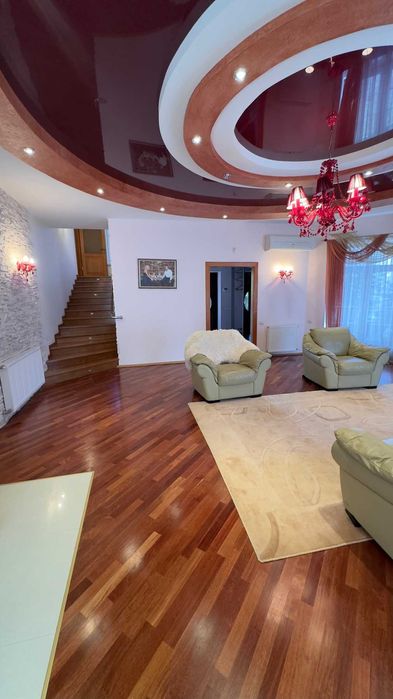 Оренда чудового будинку з басейном