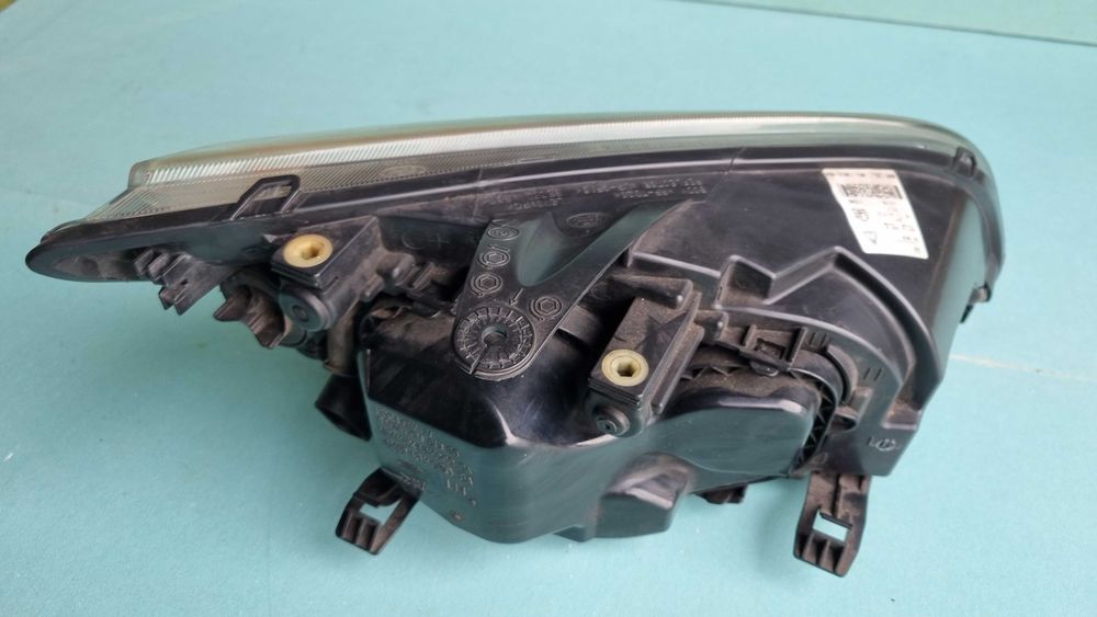 Farol esq Ford Focus II 07 (358)