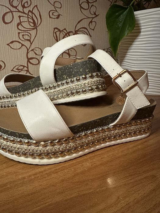 Босоніжки, розмір 39