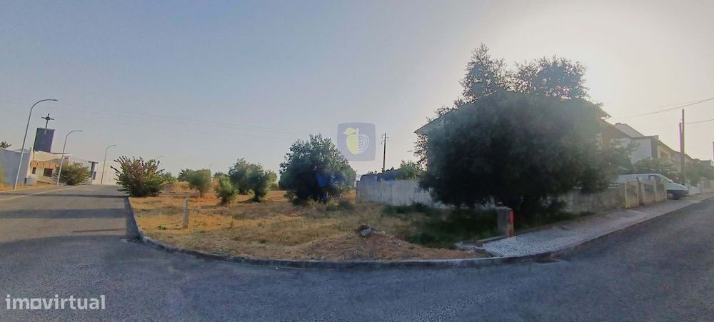 Lote de terreno urbano com 396 m2 no centro de Alcanena