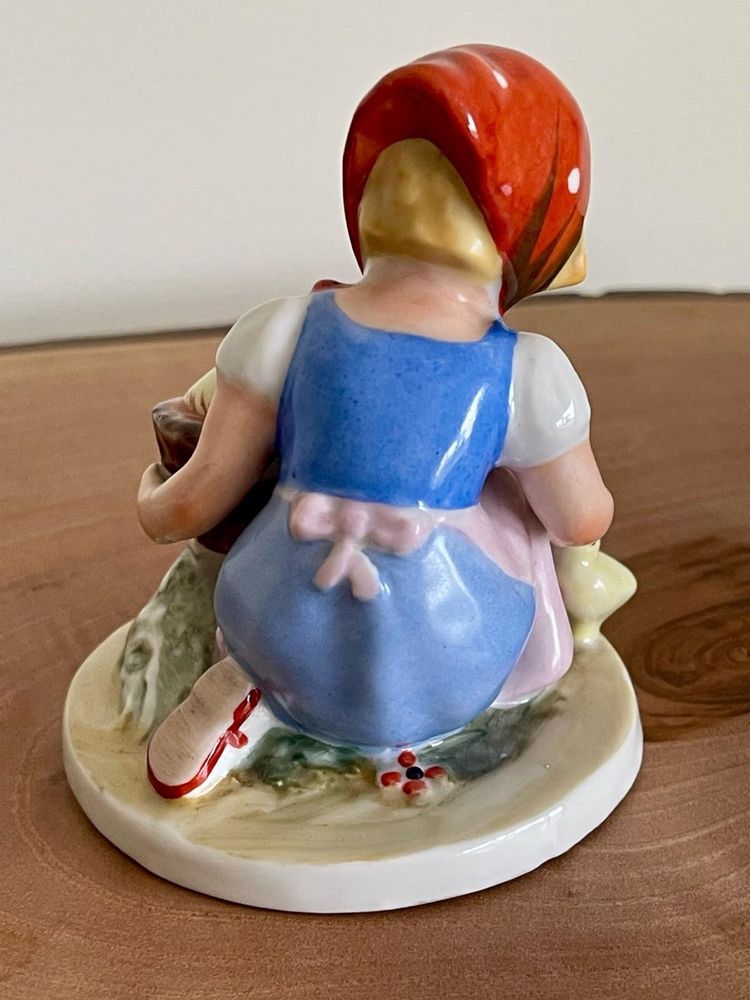 Vista Alegre Figura Menina com os Pintaínhos 1947-68