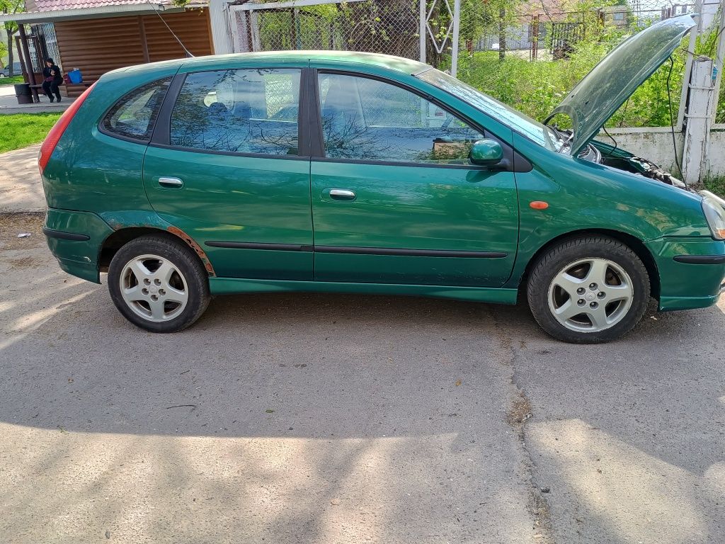 Nissan Almera Tino