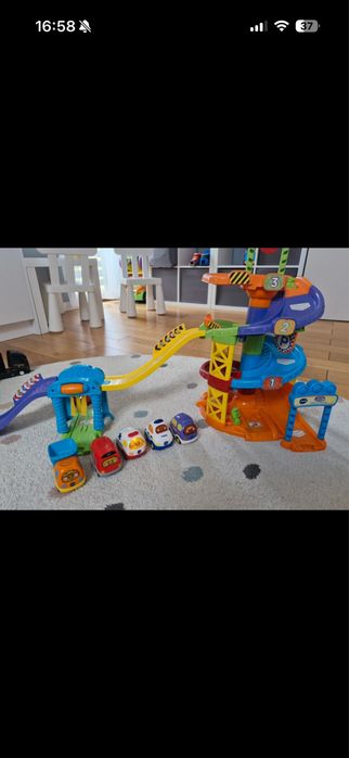 Wieza parkingowa - grajace autka tu-tu pudelko