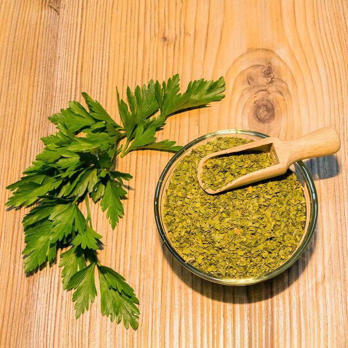 PIETRUSZKA suszona liść 100 gram