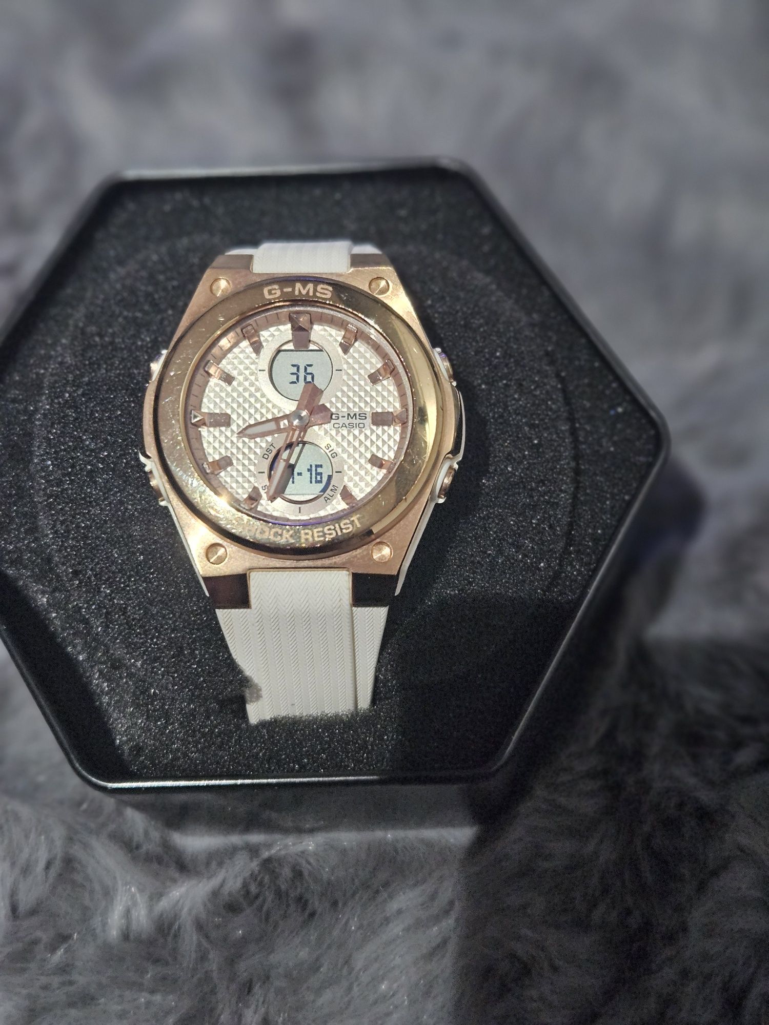 Zegarek Casio Złoty