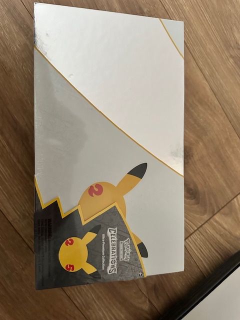 Sprzedam 2 zestawy kolekcjonerskie Pokemon TCG w oryginalnej folii