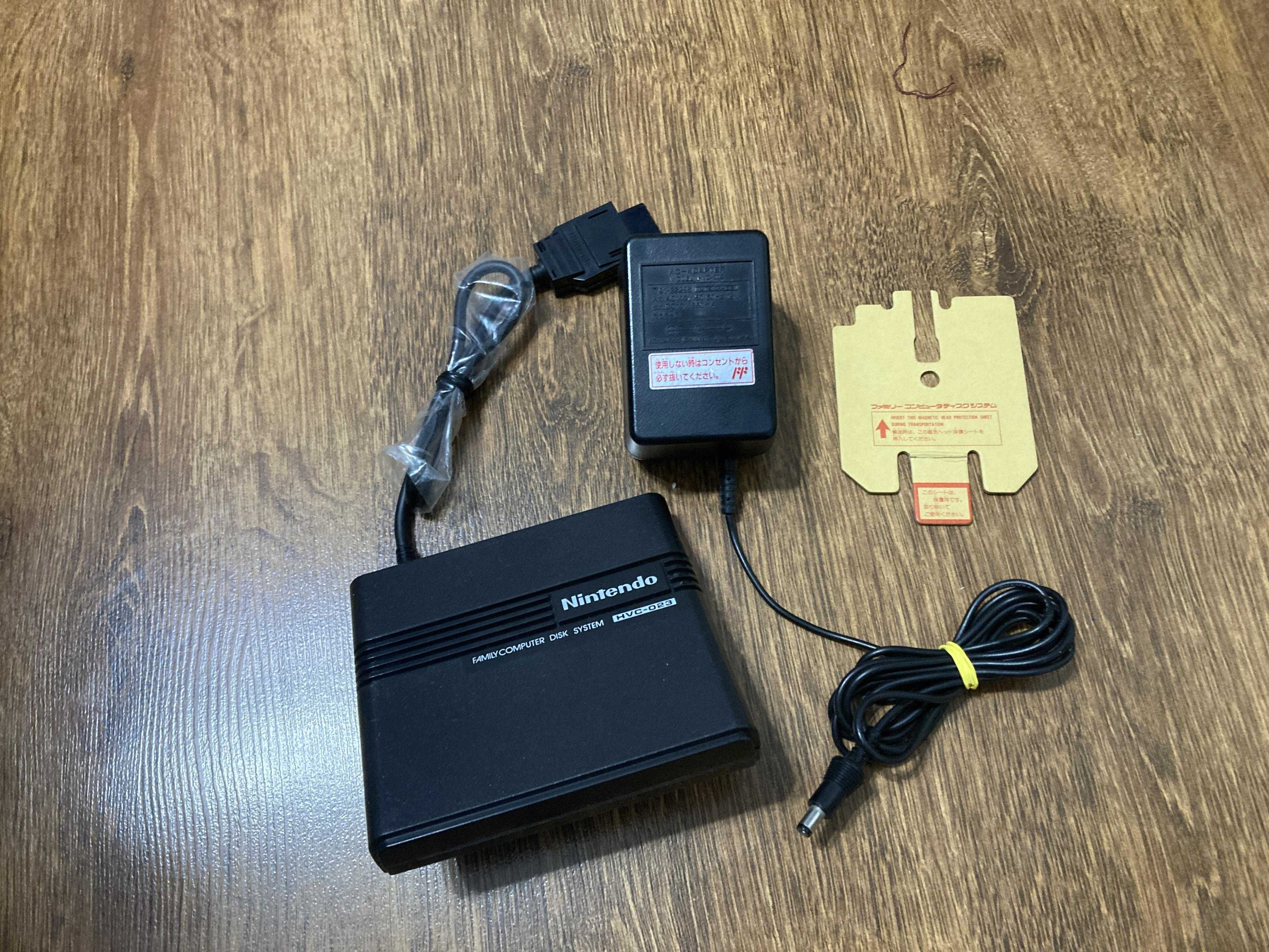 Nintendo Famicom Disk System (FDS) w pudełku