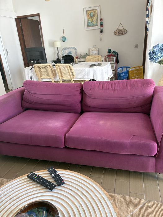 Sofa de 2 lugares com muito uso