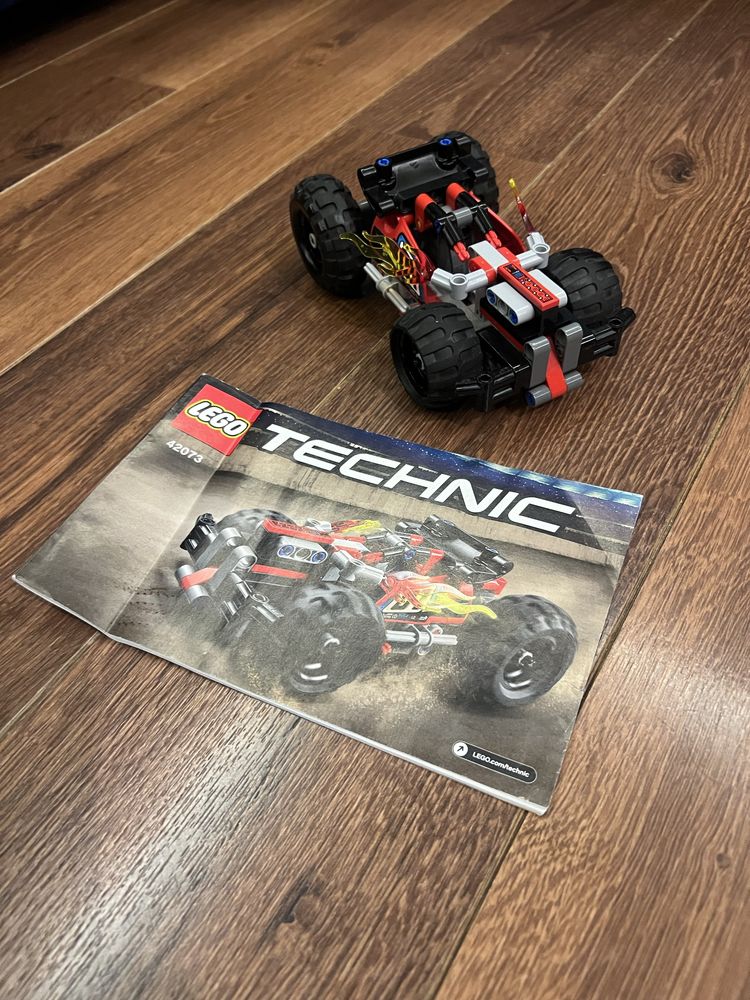 Lego Technic czerwona wyścigówka 42073