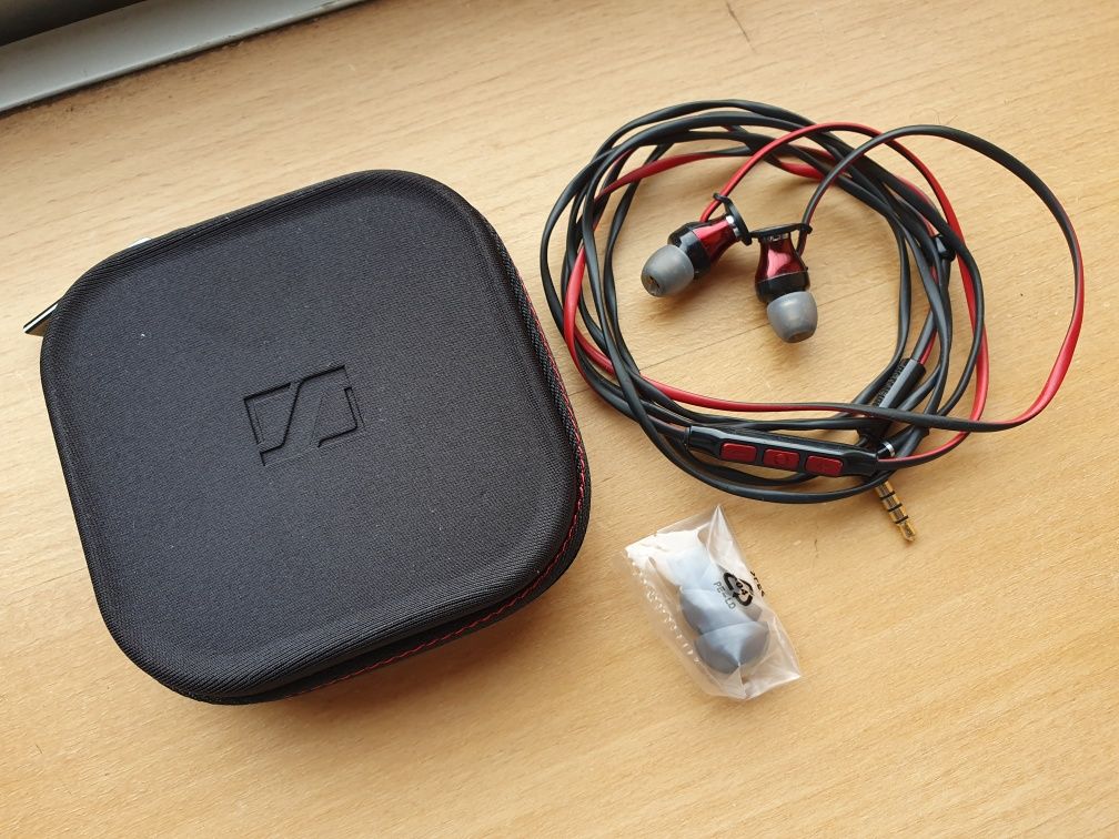 Auriculares Momentum In-Ear Sennheiser

Preço = 50€ (Não negociável) +