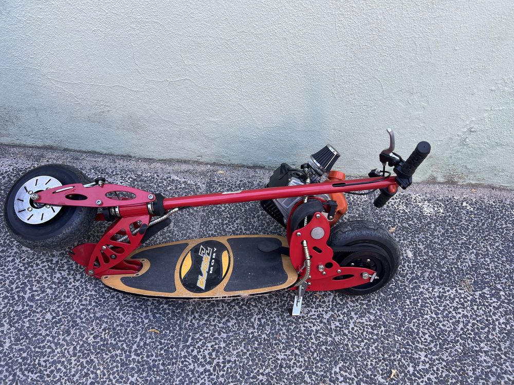 Trotineta Blade Z Moby com motor tanaka combustão
