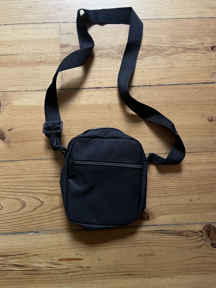 Bolsa tiracolo preta